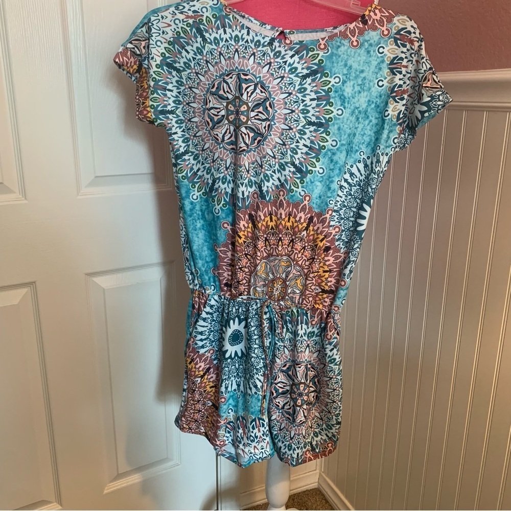 👗Boho Blue Multi Short Sleeved Romper size Medium, EUC
